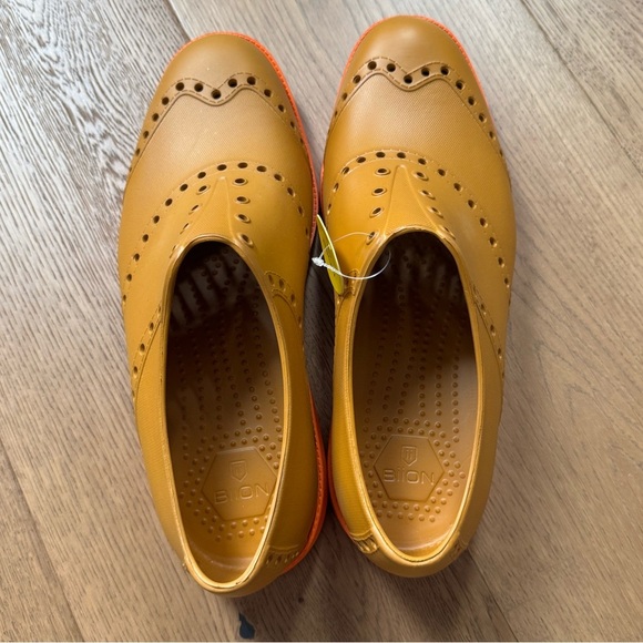 Biion Men's Oxford Bright Spikeless Shoe - Tan/Orange - Size 9 (42.5) - NWT - Picture 7 of 7